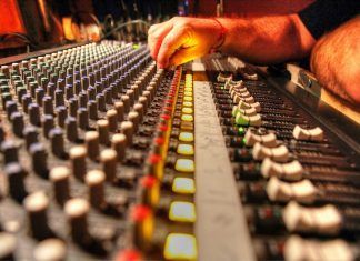 Djs en la web deben visibilizarse más de lo que creen