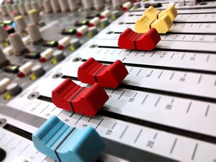 audio-console-2723880_960_720 Expose