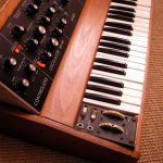 Minimoog Model D para iOS tiene la opción de tocar acordes con hasta cuatro notas a la vez.