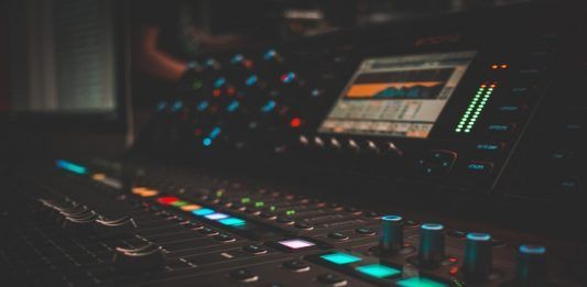 Hardwell y Steve Aoki colaboran por primera vez para ANTHEM con Kris Kiss