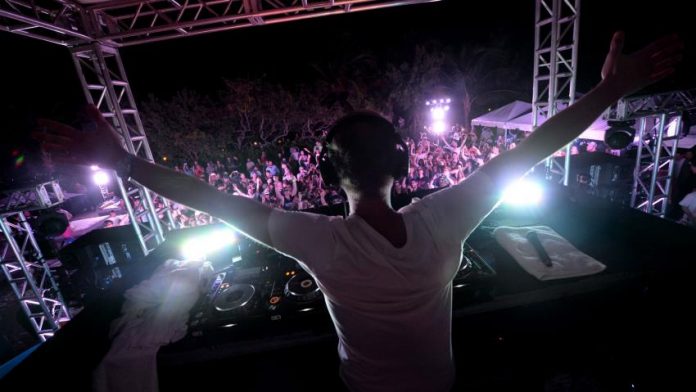 Armin Van Buuren será el primer DJ en pinchar en Arabia Saudita