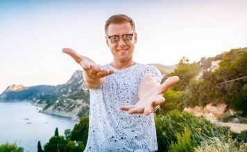 Armin van Buuren ofrecio un concierto a 60 metros de altura