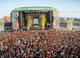 festival-weekend-beach