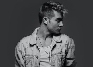 El DJ Danny Ávila presenta su nuevo HIT a los fanáticos, deslumbrante como siempre. 