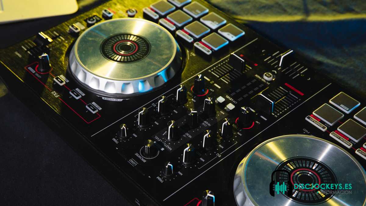 ¿Cómo elegir una mesa de mezcla para DJ principiante?